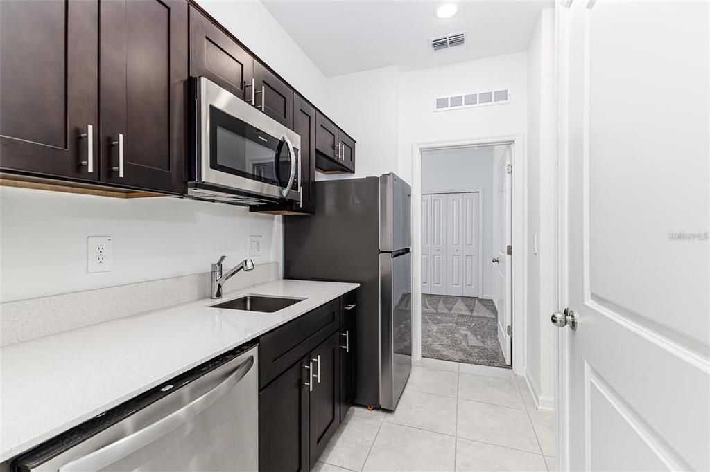 出租: $1,200 (1 贝兹, 1 浴室, 1200 平方英尺)