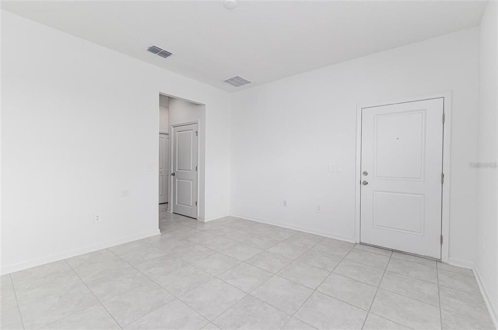 出租: $1,200 (1 贝兹, 1 浴室, 1200 平方英尺)