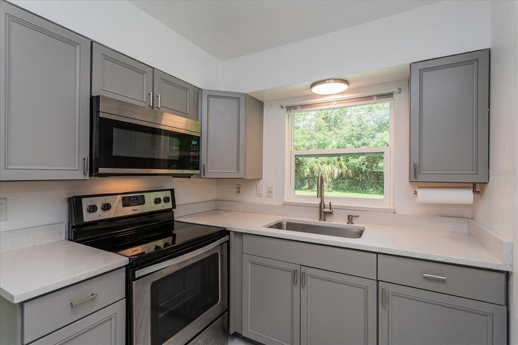 出租: $1,900 (3 贝兹, 1 浴室, 1044 平方英尺)