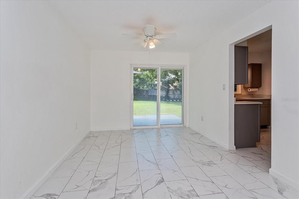 出租: $1,900 (3 贝兹, 1 浴室, 1044 平方英尺)