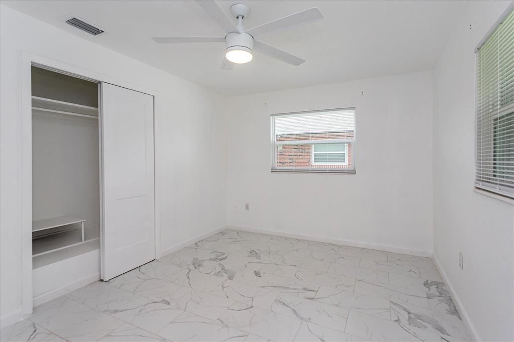 出租: $1,900 (3 贝兹, 1 浴室, 1044 平方英尺)