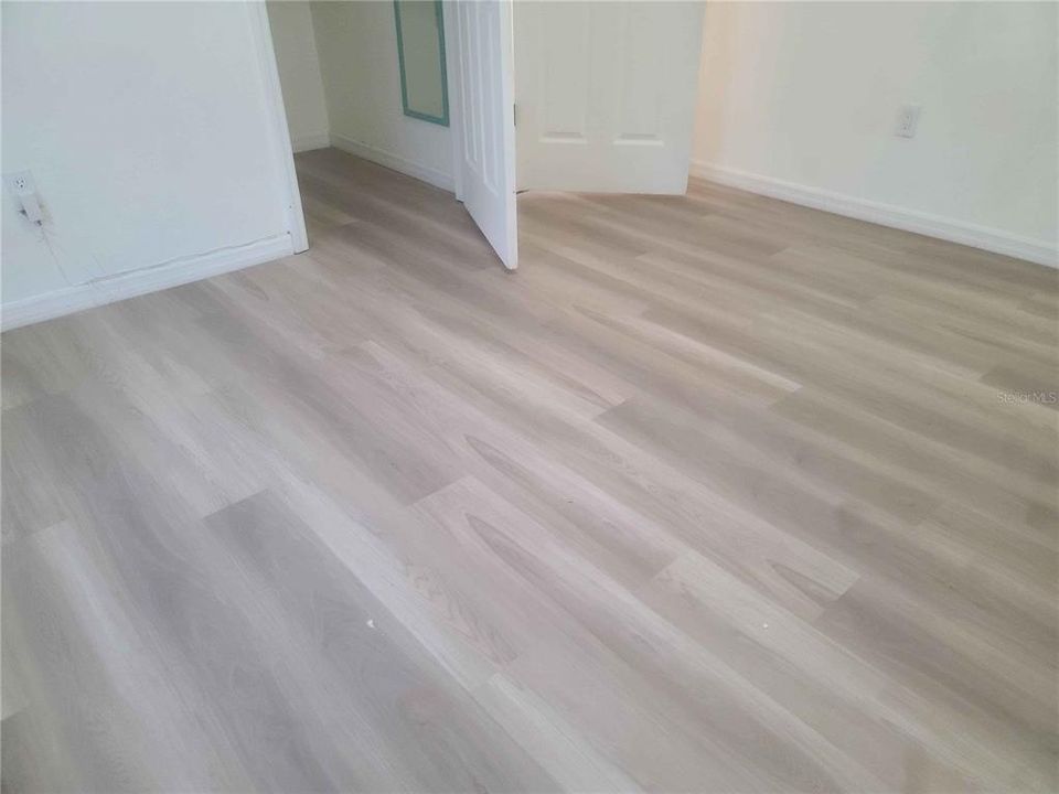 出租: $1,600 (2 贝兹, 1 浴室, 945 平方英尺)