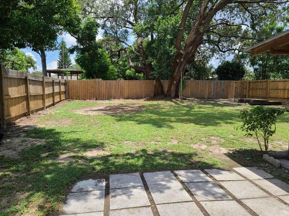 出租: $1,600 (2 贝兹, 1 浴室, 945 平方英尺)