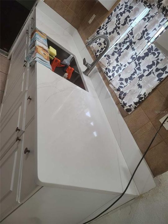 出租: $1,600 (2 贝兹, 1 浴室, 945 平方英尺)