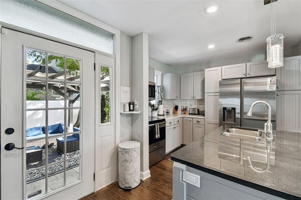 For Rent: $4,000 (3 beds, 2 baths, 1715 Square Feet)