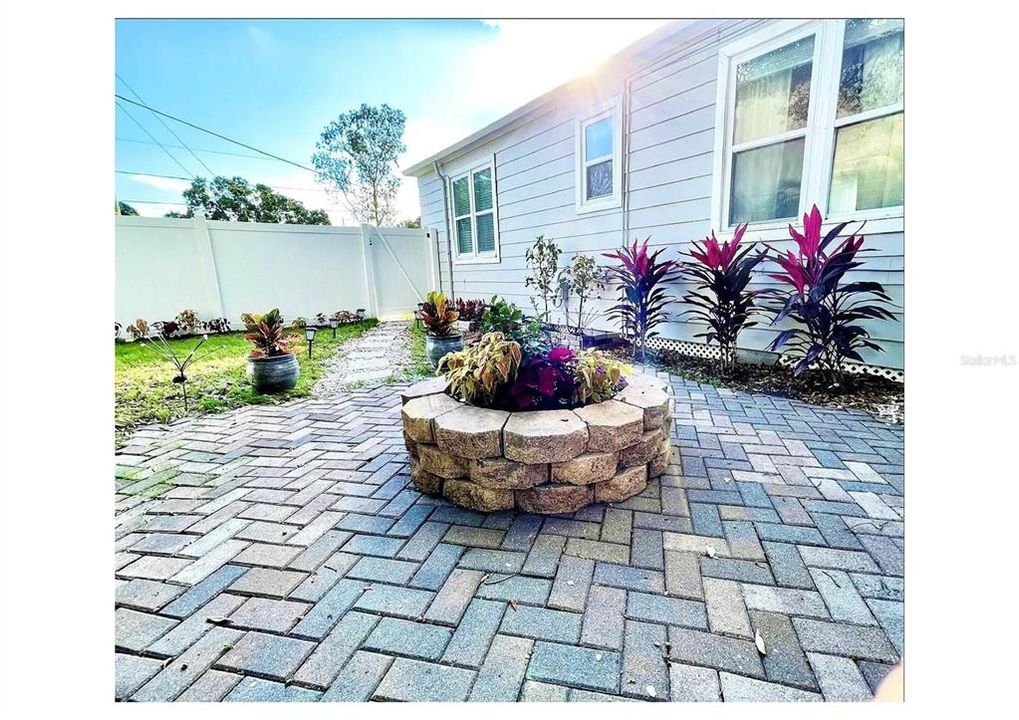 For Rent: $4,000 (3 beds, 2 baths, 1715 Square Feet)