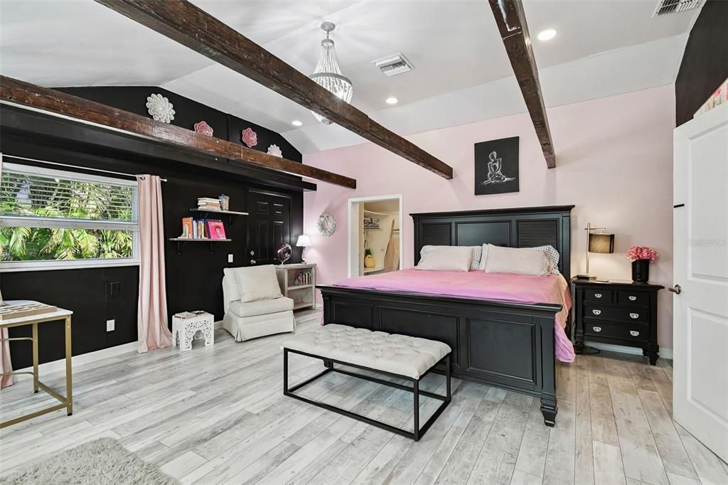 For Rent: $4,000 (3 beds, 2 baths, 1715 Square Feet)