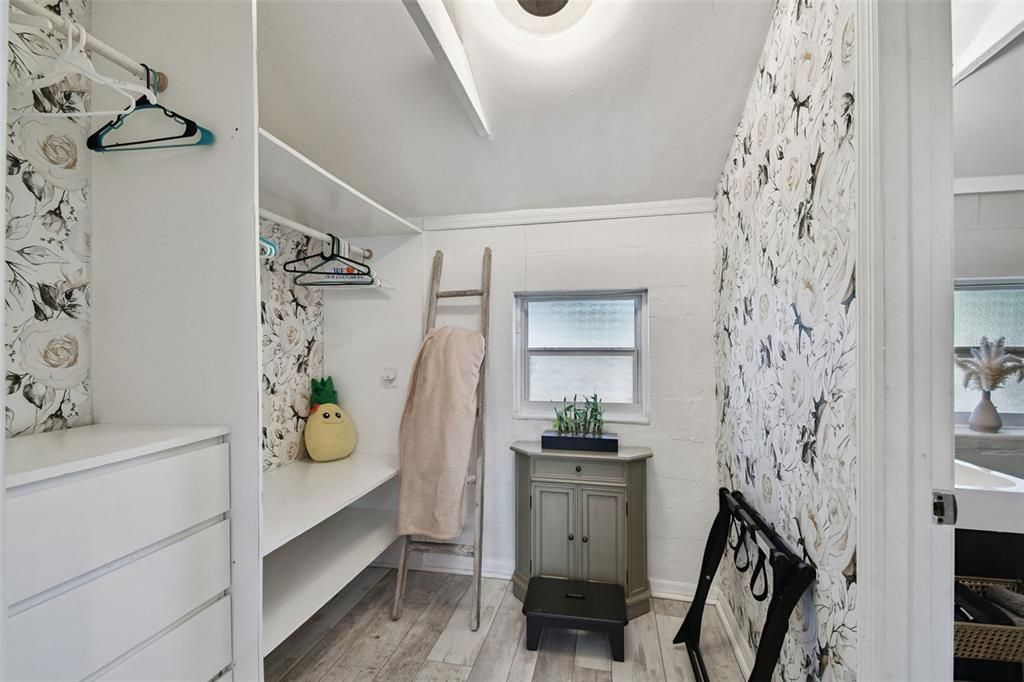 For Rent: $4,000 (3 beds, 2 baths, 1715 Square Feet)