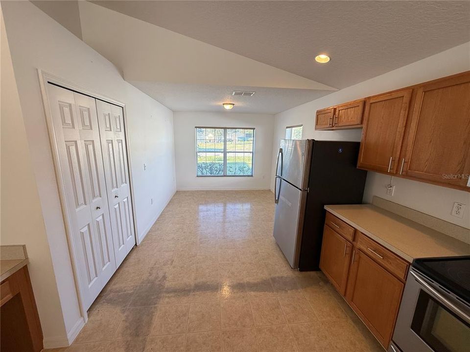 For Rent: $1,699 (3 beds, 2 baths, 1790 Square Feet)