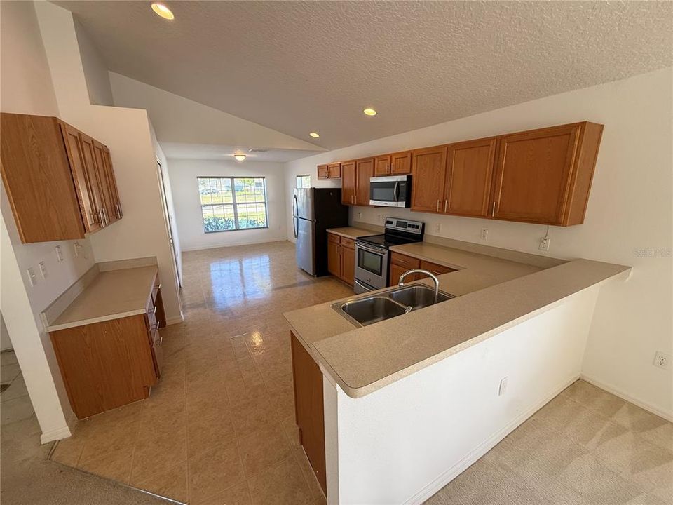 For Rent: $1,699 (3 beds, 2 baths, 1790 Square Feet)