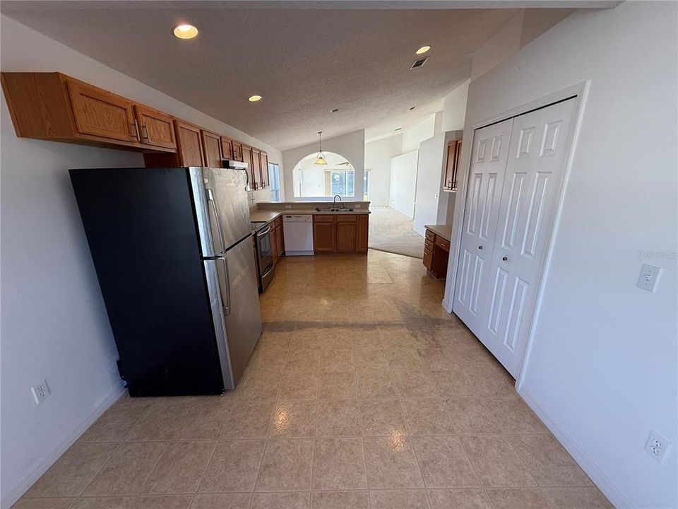 For Rent: $1,699 (3 beds, 2 baths, 1790 Square Feet)