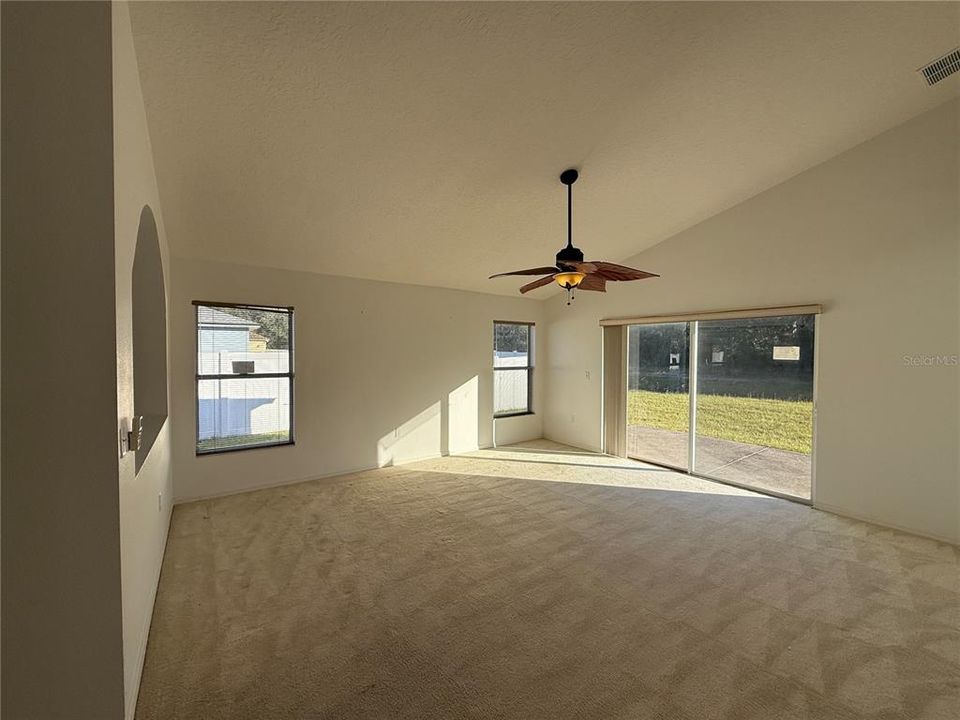 For Rent: $1,699 (3 beds, 2 baths, 1790 Square Feet)