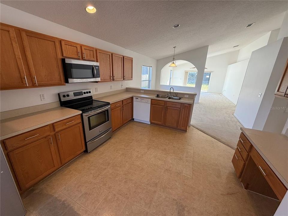 For Rent: $1,699 (3 beds, 2 baths, 1790 Square Feet)
