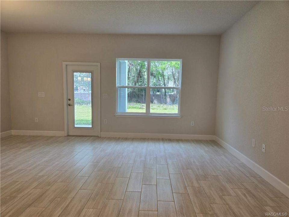 待售: $204,350 (3 贝兹, 2 浴室, 1520 平方英尺)