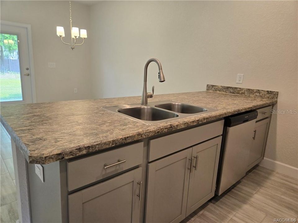 待售: $204,350 (3 贝兹, 2 浴室, 1520 平方英尺)