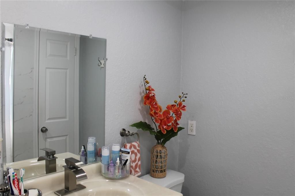 На продажу: $299,999 (3 спален, 2 ванн, 1260 Квадратных фут)