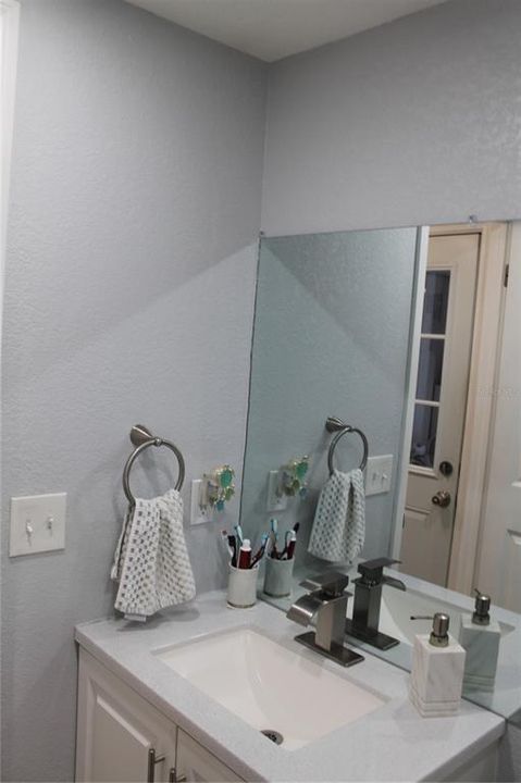 На продажу: $299,999 (3 спален, 2 ванн, 1260 Квадратных фут)