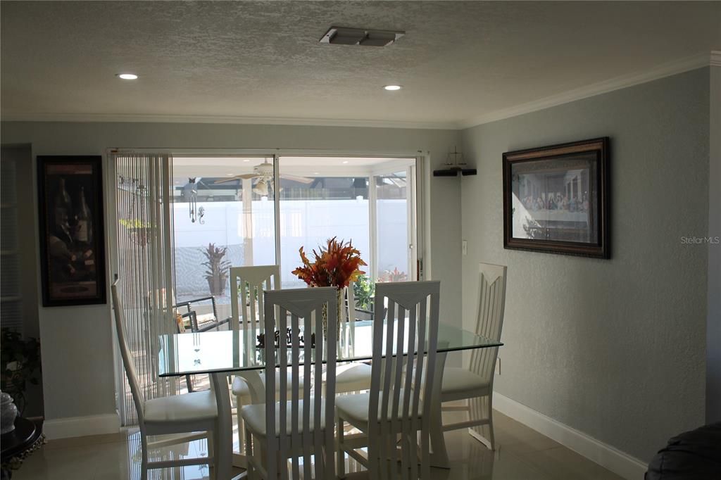 На продажу: $299,999 (3 спален, 2 ванн, 1260 Квадратных фут)