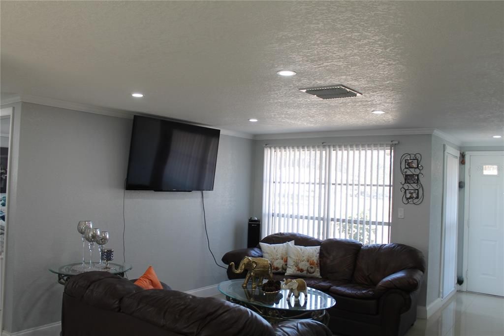 На продажу: $299,999 (3 спален, 2 ванн, 1260 Квадратных фут)