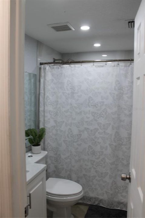 На продажу: $299,999 (3 спален, 2 ванн, 1260 Квадратных фут)