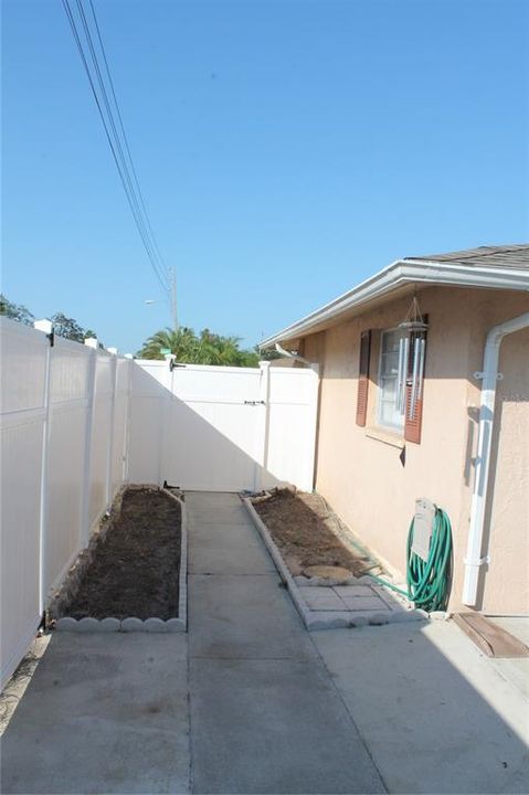 На продажу: $299,999 (3 спален, 2 ванн, 1260 Квадратных фут)