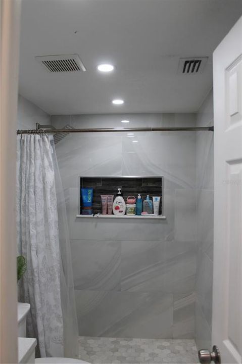 На продажу: $299,999 (3 спален, 2 ванн, 1260 Квадратных фут)