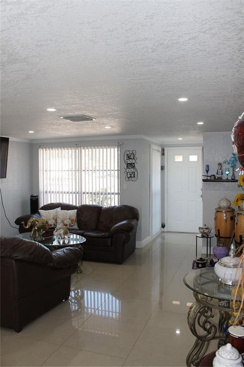 На продажу: $299,999 (3 спален, 2 ванн, 1260 Квадратных фут)