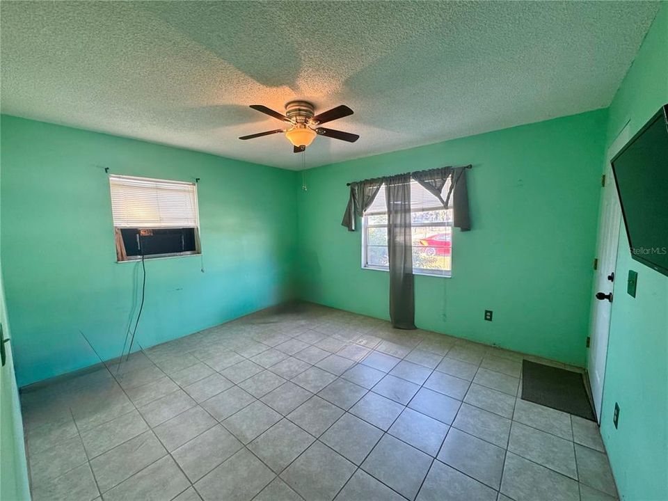 For Sale: $160,000 (3 beds, 1 baths, 1088 Square Feet)