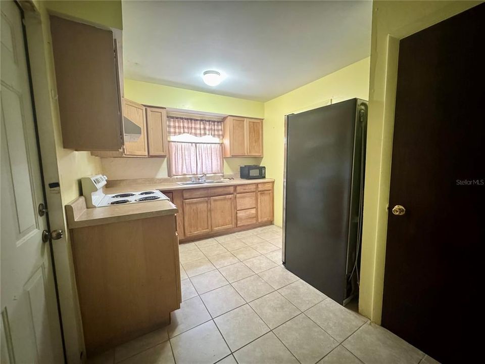 For Sale: $160,000 (3 beds, 1 baths, 1088 Square Feet)