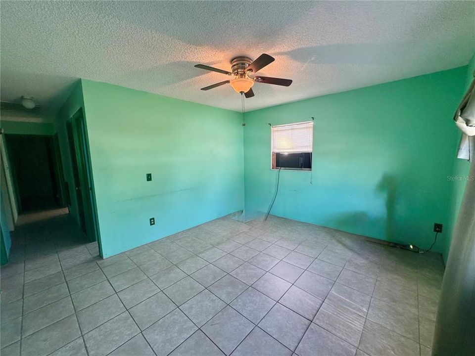 For Sale: $160,000 (3 beds, 1 baths, 1088 Square Feet)