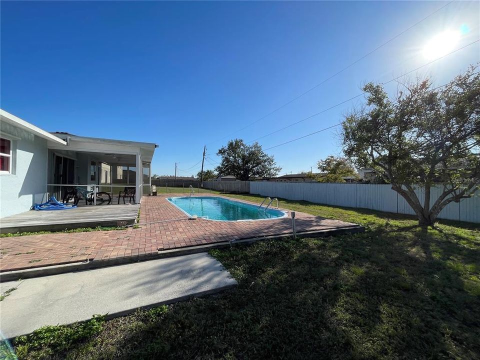 For Sale: $298,000 (3 beds, 2 baths, 1423 Square Feet)