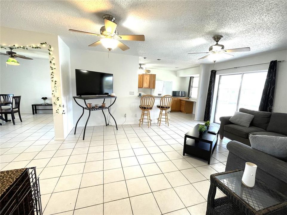 For Sale: $298,000 (3 beds, 2 baths, 1423 Square Feet)