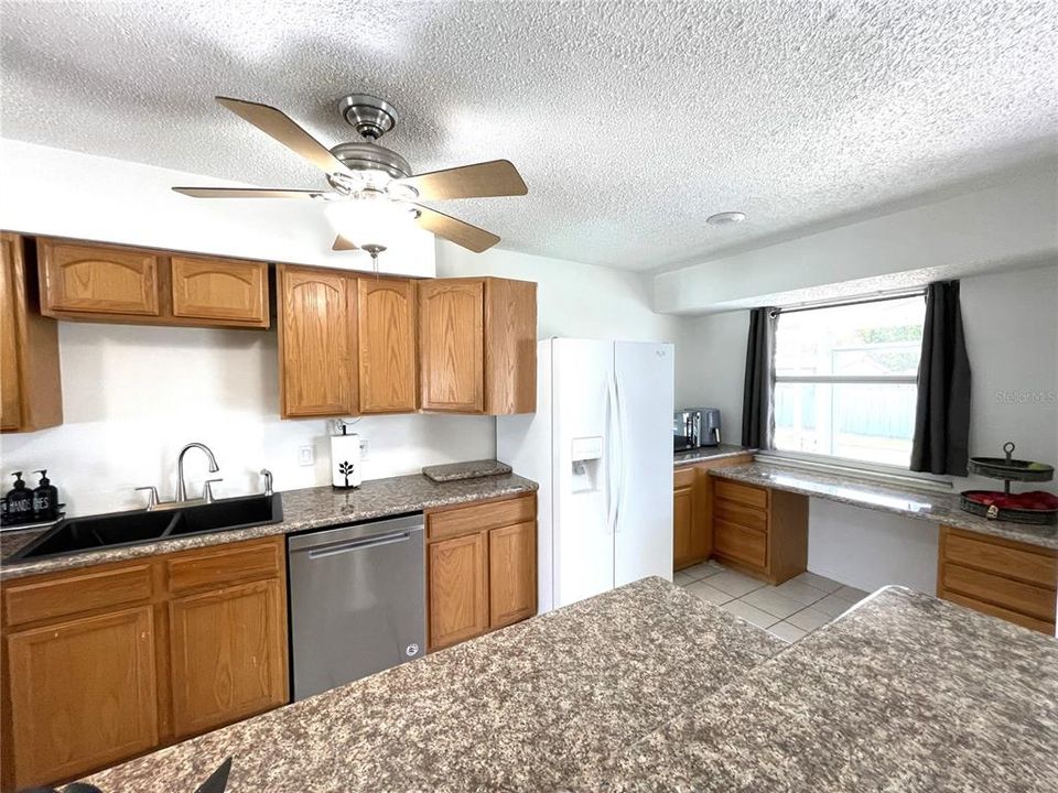 For Sale: $298,000 (3 beds, 2 baths, 1423 Square Feet)