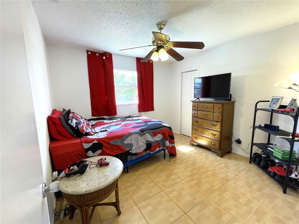 For Sale: $298,000 (3 beds, 2 baths, 1423 Square Feet)