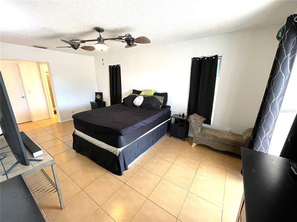 For Sale: $298,000 (3 beds, 2 baths, 1423 Square Feet)