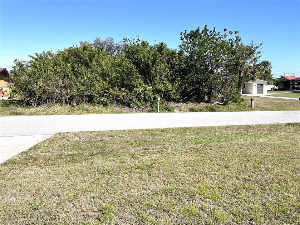 For Sale: $298,000 (3 beds, 2 baths, 1423 Square Feet)