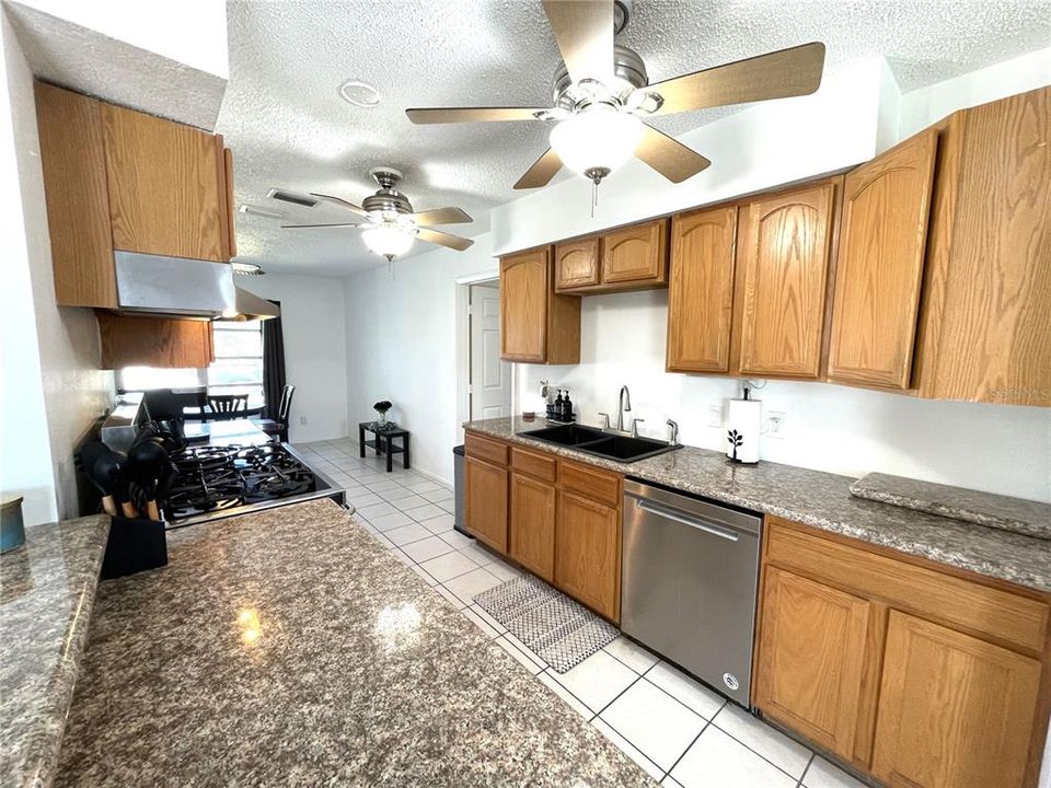 For Sale: $298,000 (3 beds, 2 baths, 1423 Square Feet)