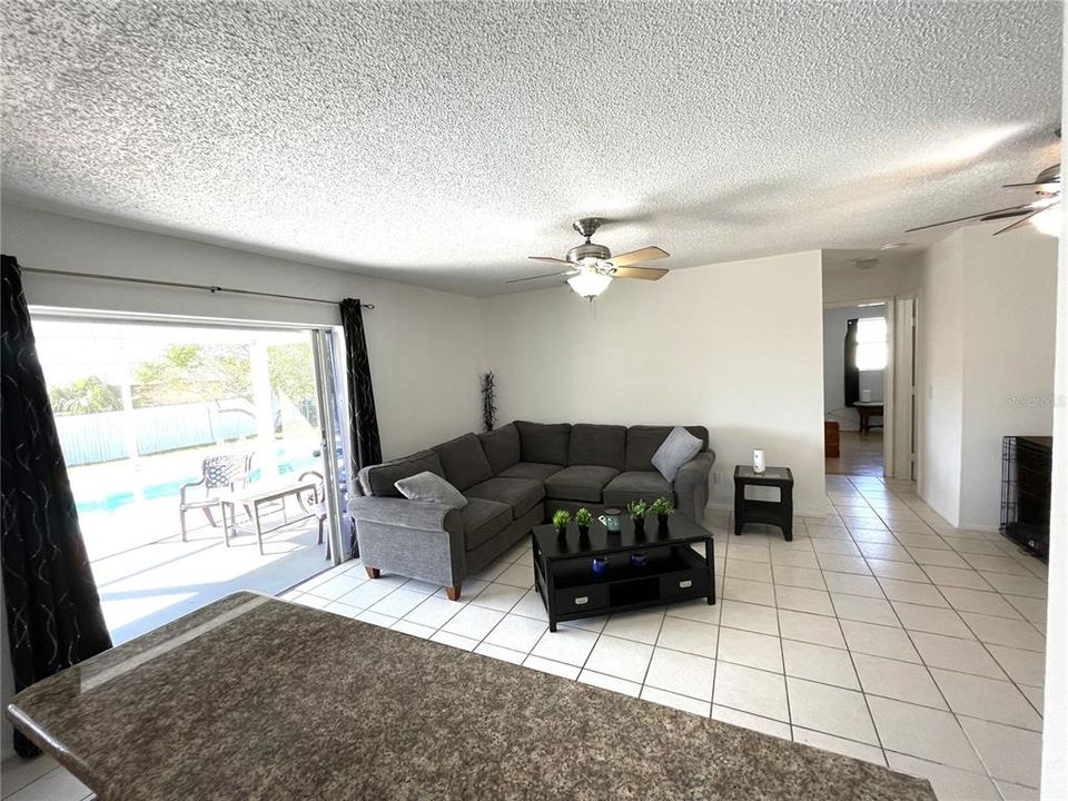 For Sale: $298,000 (3 beds, 2 baths, 1423 Square Feet)