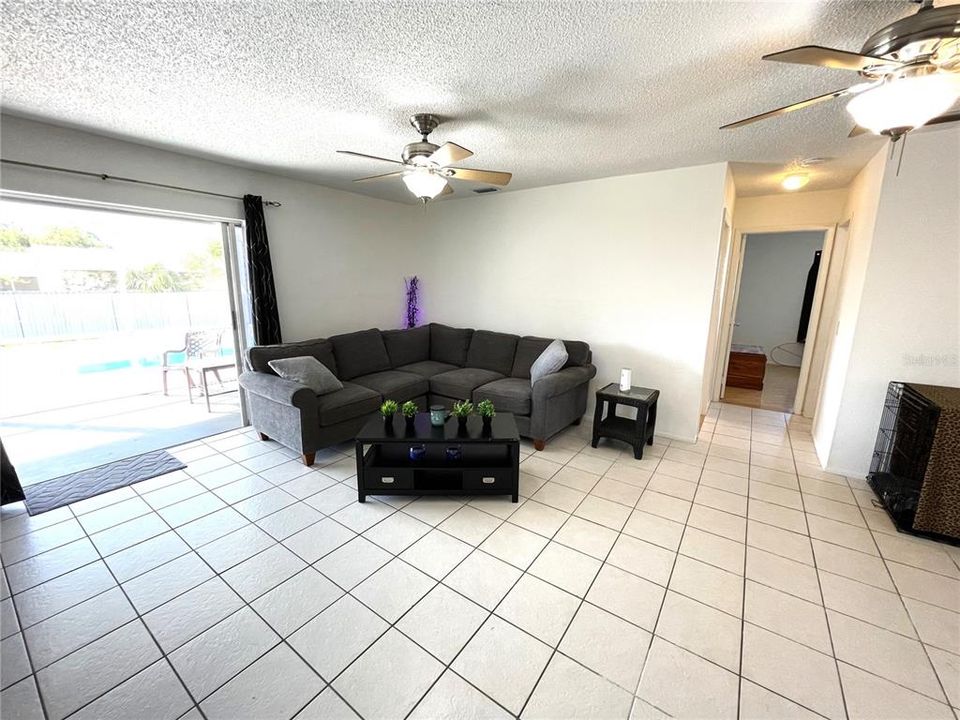 For Sale: $298,000 (3 beds, 2 baths, 1423 Square Feet)