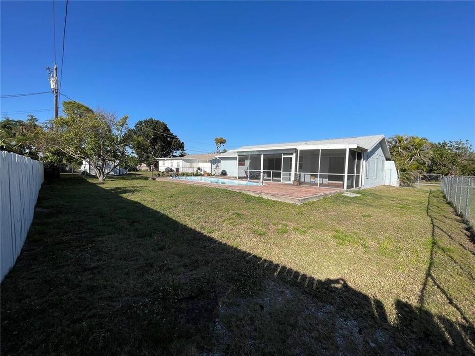 For Sale: $298,000 (3 beds, 2 baths, 1423 Square Feet)