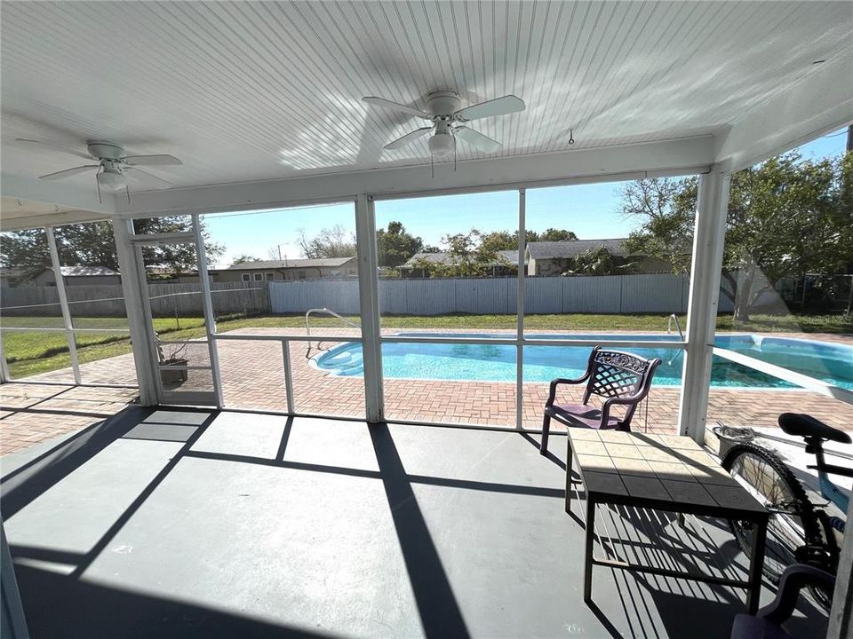 For Sale: $298,000 (3 beds, 2 baths, 1423 Square Feet)