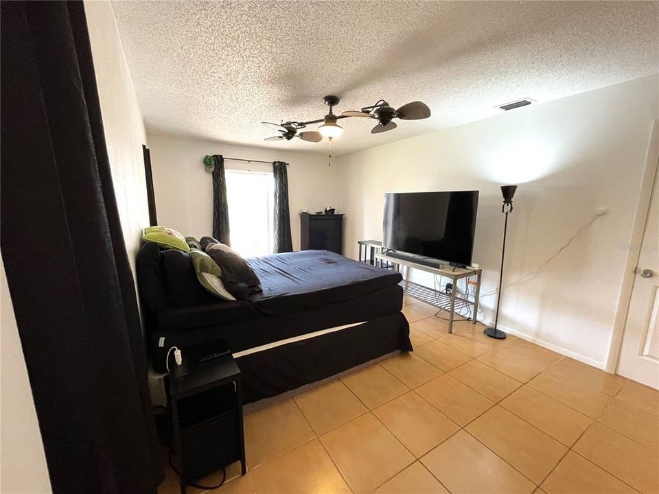 For Sale: $298,000 (3 beds, 2 baths, 1423 Square Feet)