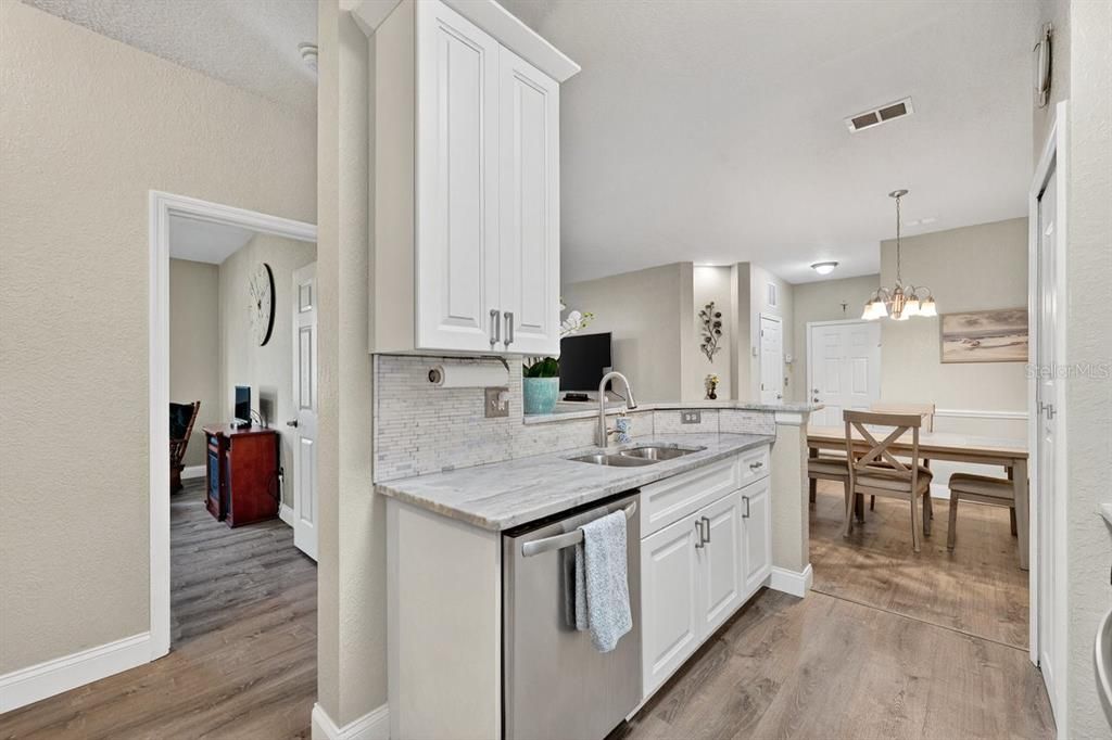 На продажу: $289,000 (3 спален, 2 ванн, 1351 Квадратных фут)