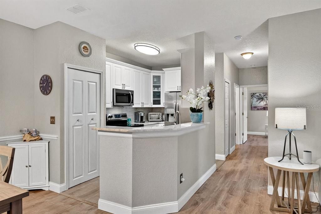 На продажу: $289,000 (3 спален, 2 ванн, 1351 Квадратных фут)