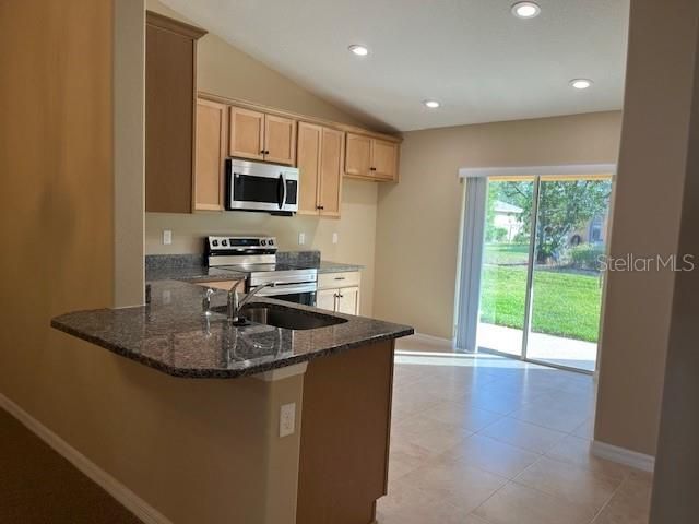 出租: $1,700 (3 贝兹, 2 浴室, 1200 平方英尺)