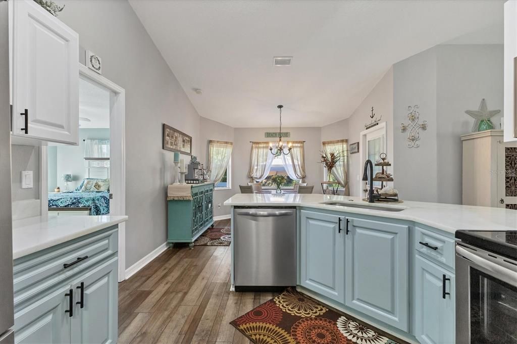 For Sale: $319,900 (3 beds, 2 baths, 1528 Square Feet)