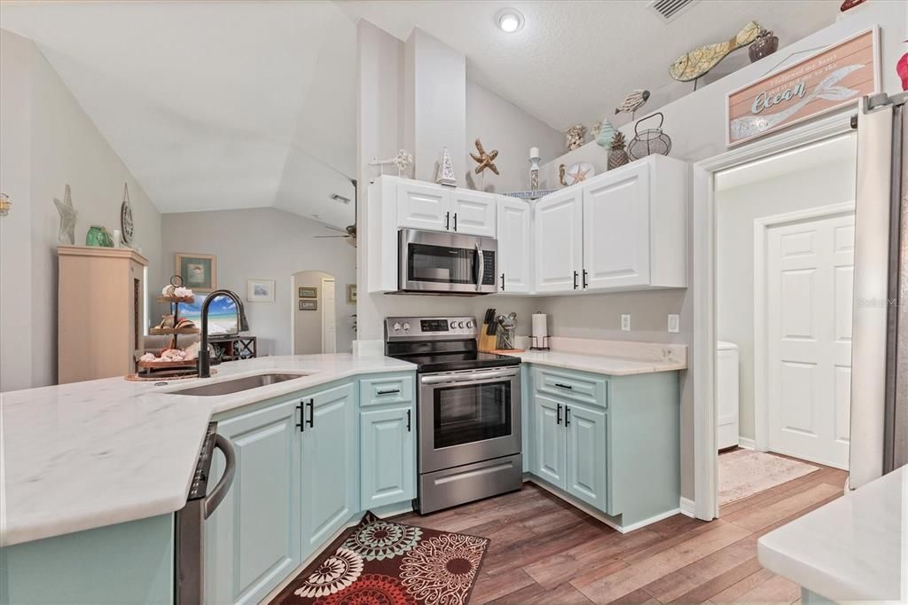 For Sale: $319,900 (3 beds, 2 baths, 1528 Square Feet)