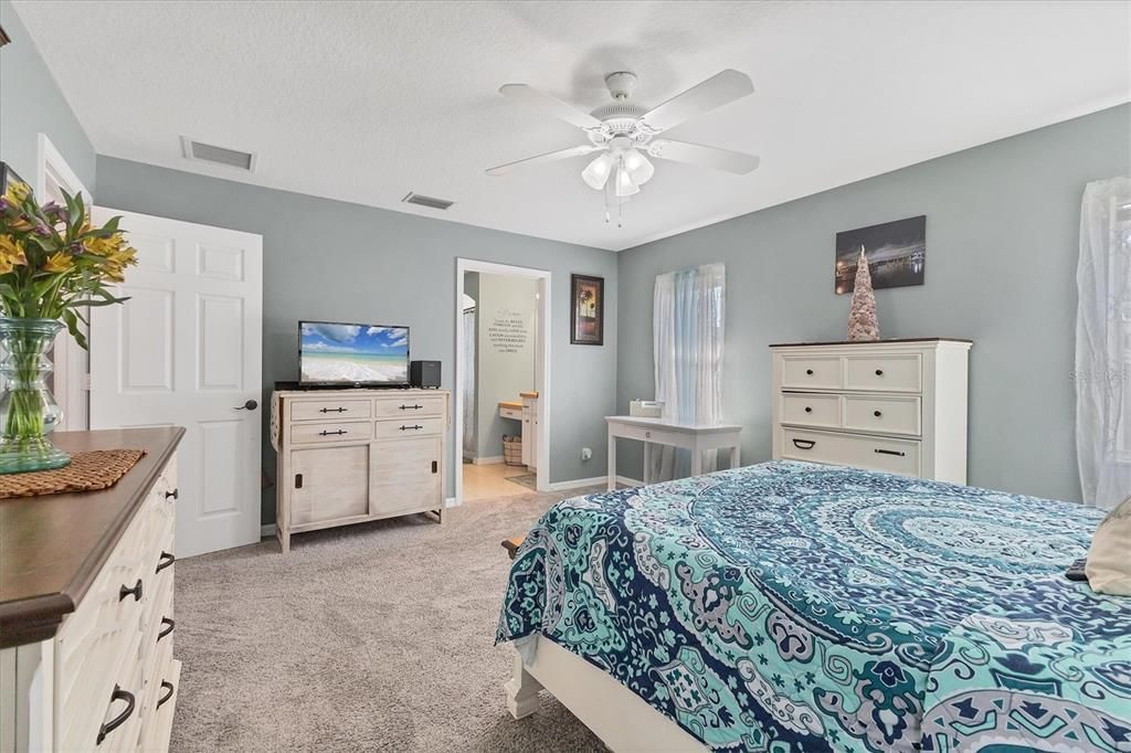 For Sale: $319,900 (3 beds, 2 baths, 1528 Square Feet)