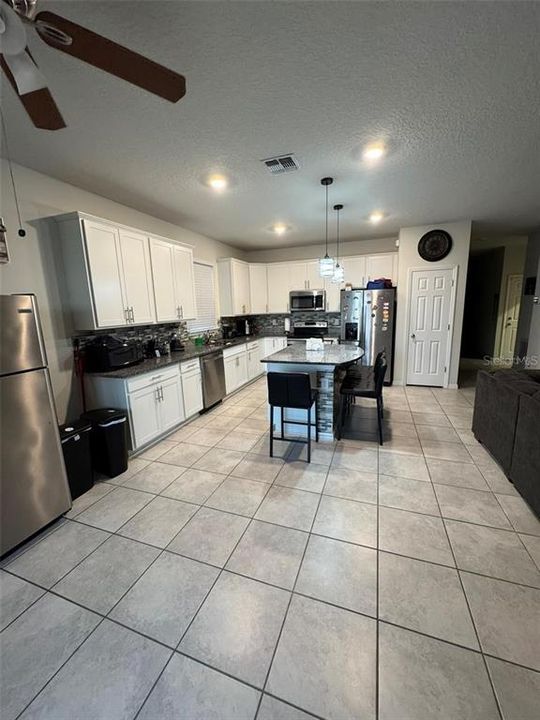 For Rent: $2,500 (3 beds, 2 baths, 1710 Square Feet)