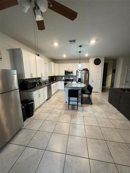For Rent: $2,500 (3 beds, 2 baths, 1710 Square Feet)